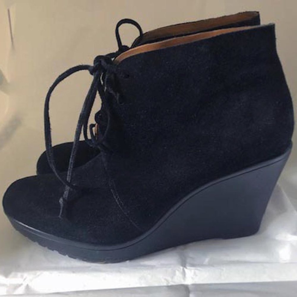Women's Via Spiga Black Suede Wedge Booties SZ 8.5